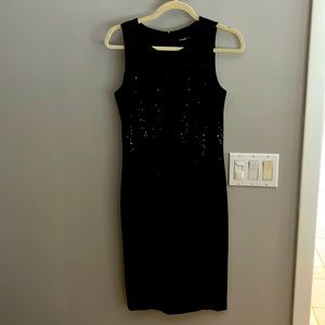 NWT J McLaughlin timeless cocktail dress, size S. Subtle Sequins, fully lined.